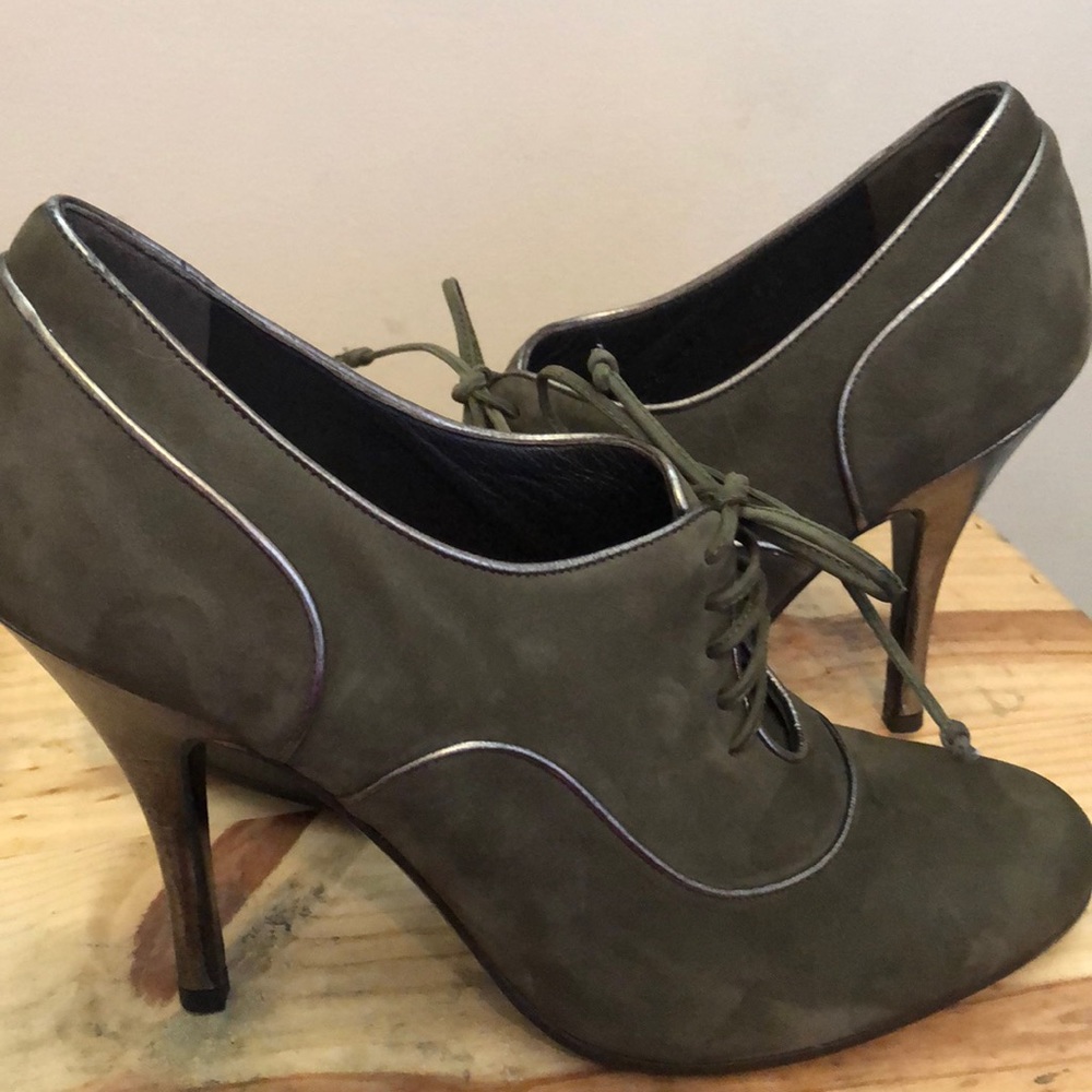 Shoes - Picture 2 of 5